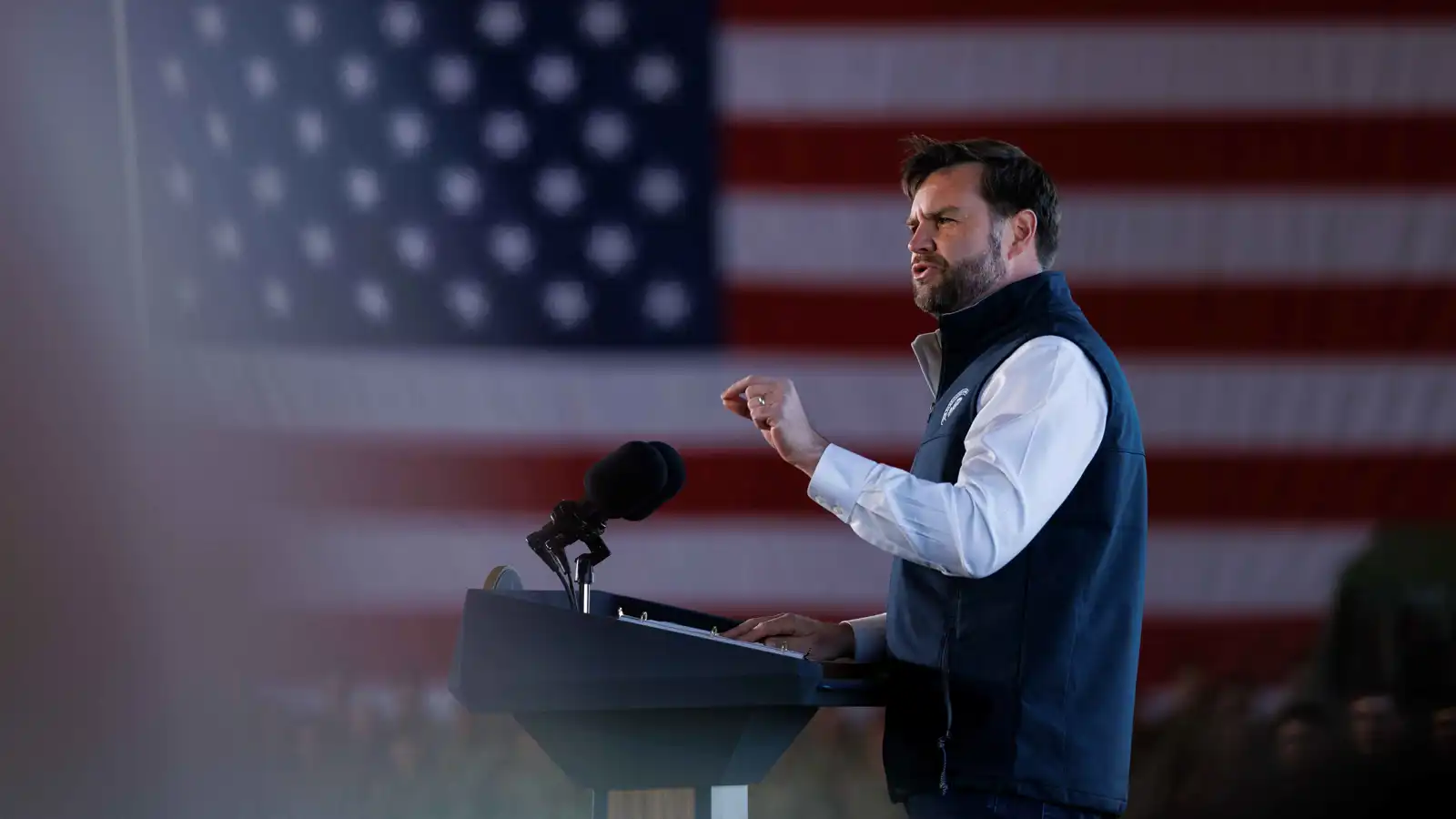 بسبب غرامة على "إكس".. نائب ترامب يفتح النار على الاتحاد الأوروبي