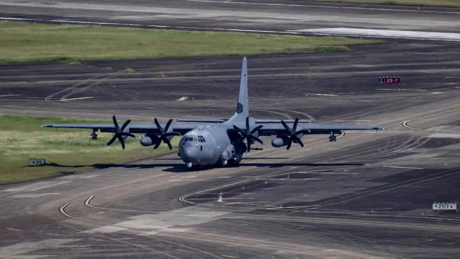 وسط تحشيد الكاريبي.. أمريكا ترسل طائرات عسكرية هجومية إلى السلفادور
