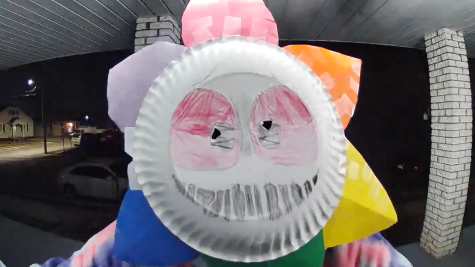 الشرطة تحل لغز "شيطان الصندوق" بعد اعتقال المشتبه به (فيديو)