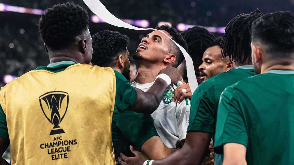 الأهلي السعودي يستعيد "قوته الضاربة" قبل مواجهة بيراميدز