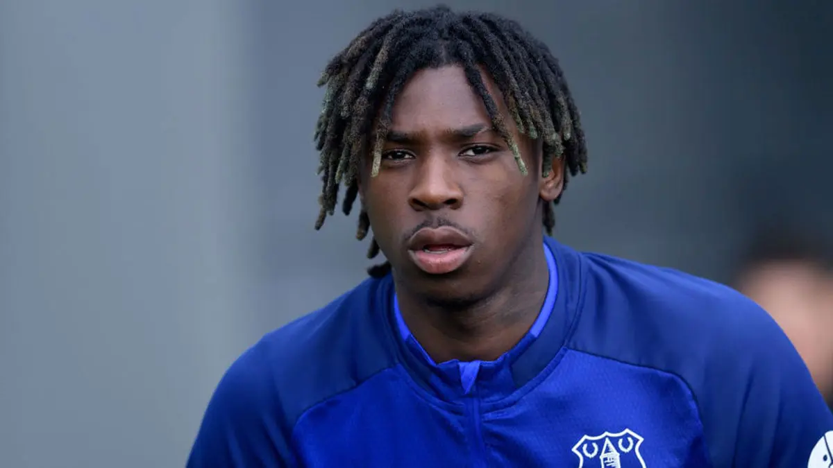 لإقامته حفلا في منزله.. إيفرتون ينتقد تصرف مهاجمه الإيطالي مويس كين