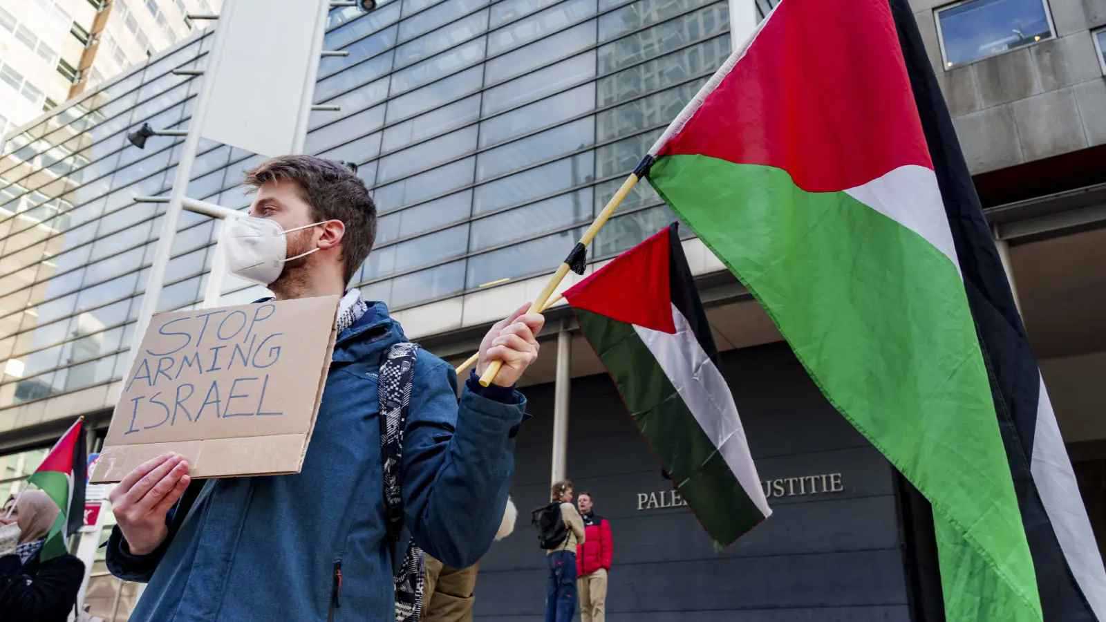 هولندا.. قرار قضائي  يأمر بمراجعة تصدير الأسلحة لإسرائيل