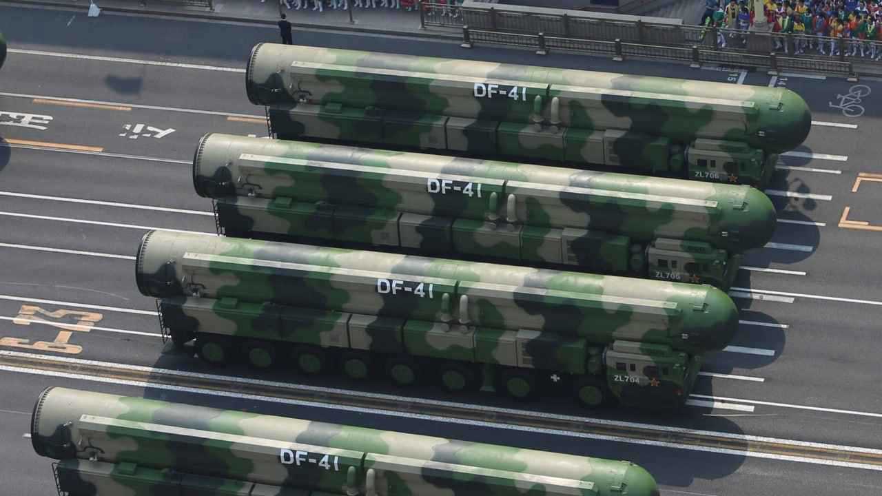 1000 صاروخ باليستي.. سيناريو مرعب لـ"حرب" مفترضة بين الصين وأمريكا