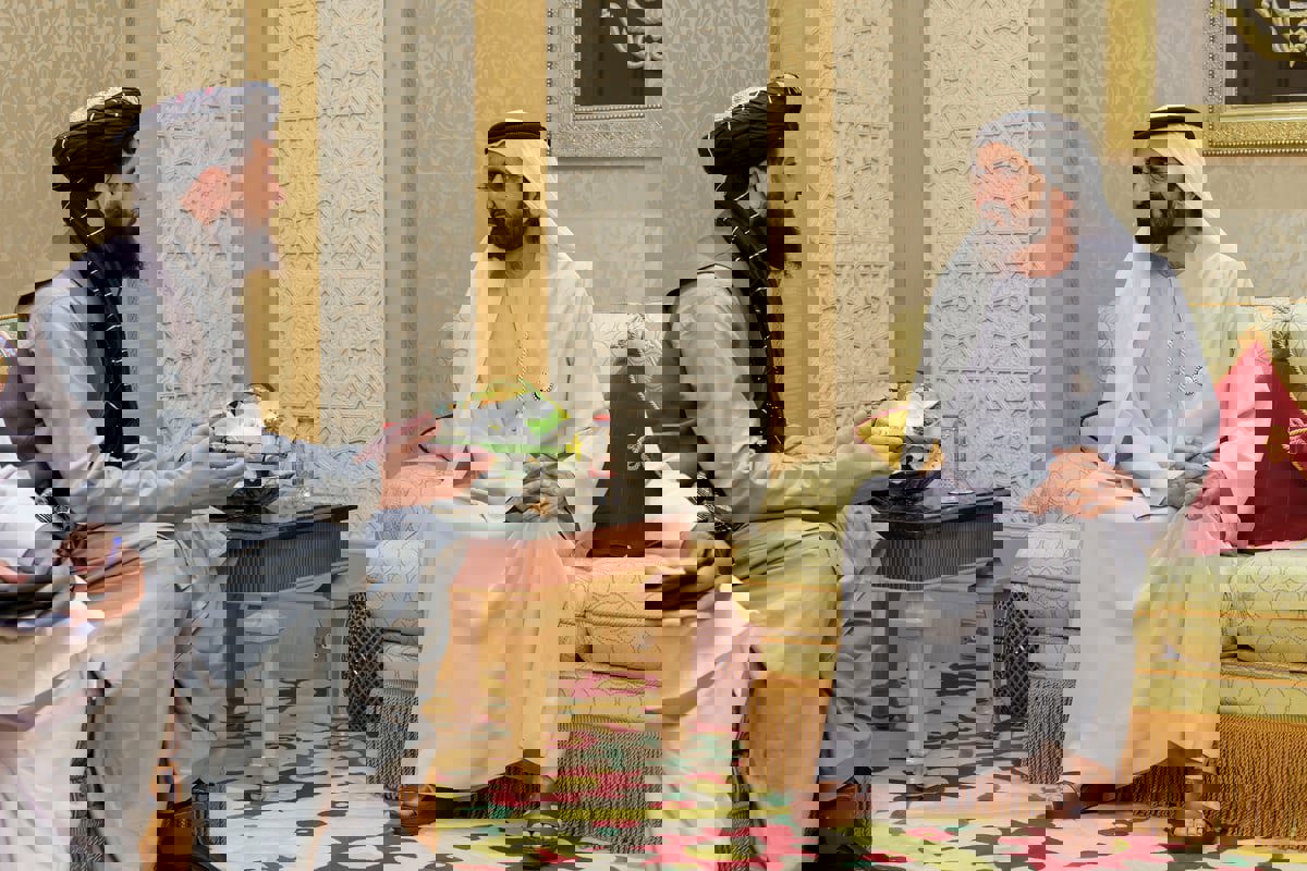 محمد بن راشد يجري مباحثات مع وزير الدفاع الأفغاني بالإنابة