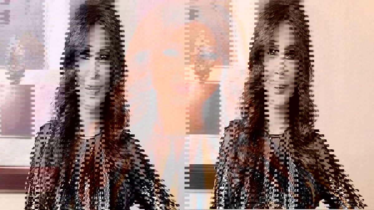 إليسا تثير قلق جمهورها بصورة مع طبيبتها الخاصة