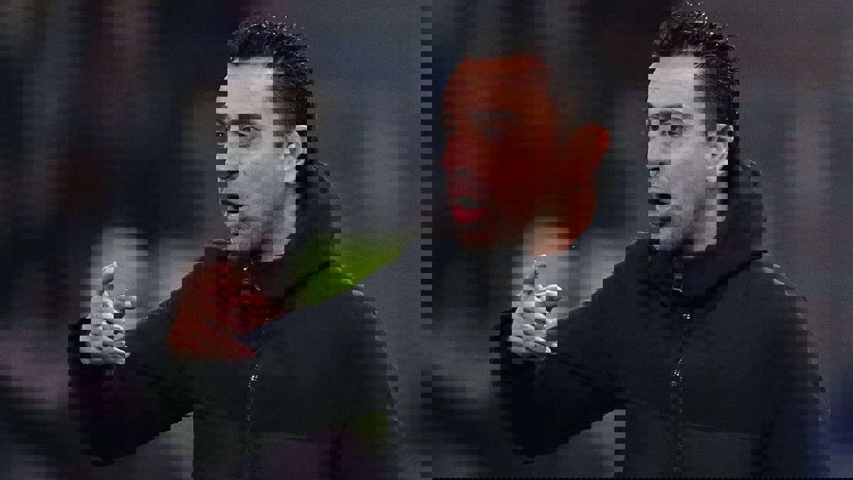 لسلامة اللاعبين.. تشافي مدرب برشلونة يطالب بتوقف دولي واحد سنويا