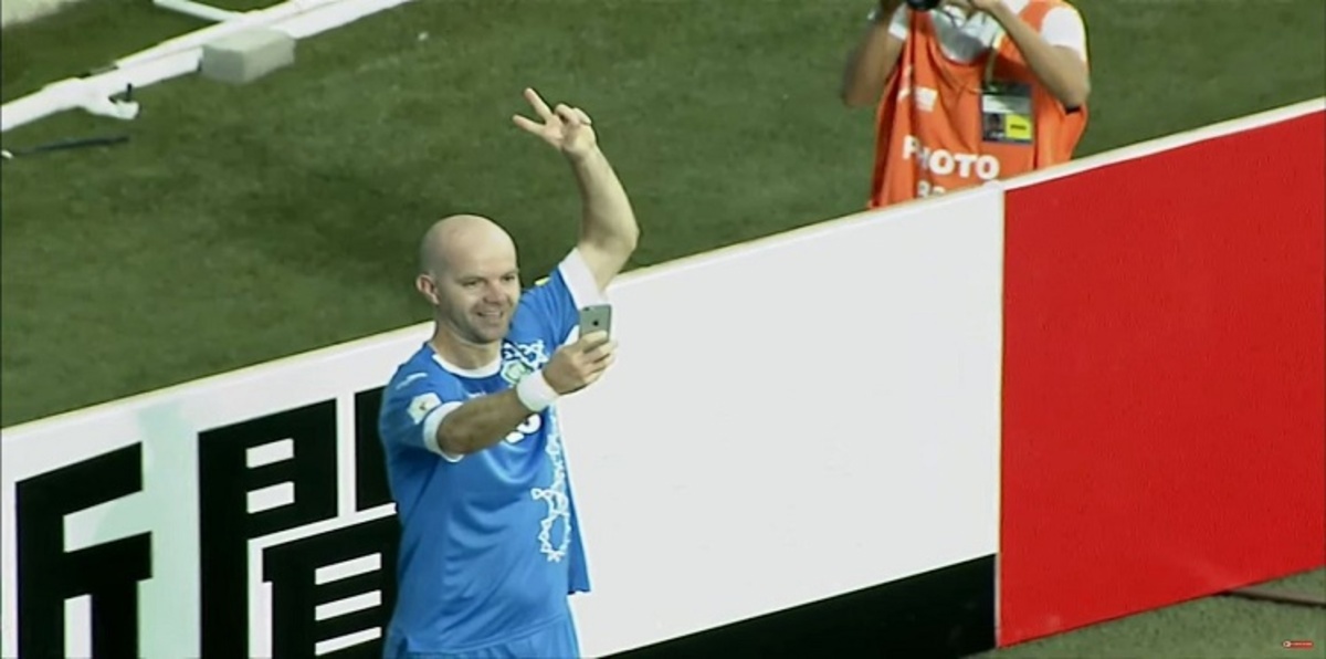 لاعب أوزبكي يقلد توتي بعد هدفه في سوريا (فيديو)