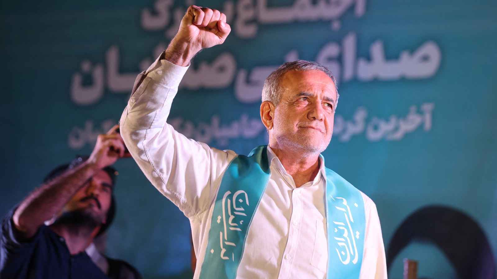 ما بين الطموح وواقع النظام.. مشهد سياسي معقَّد يواجه بزشكيان