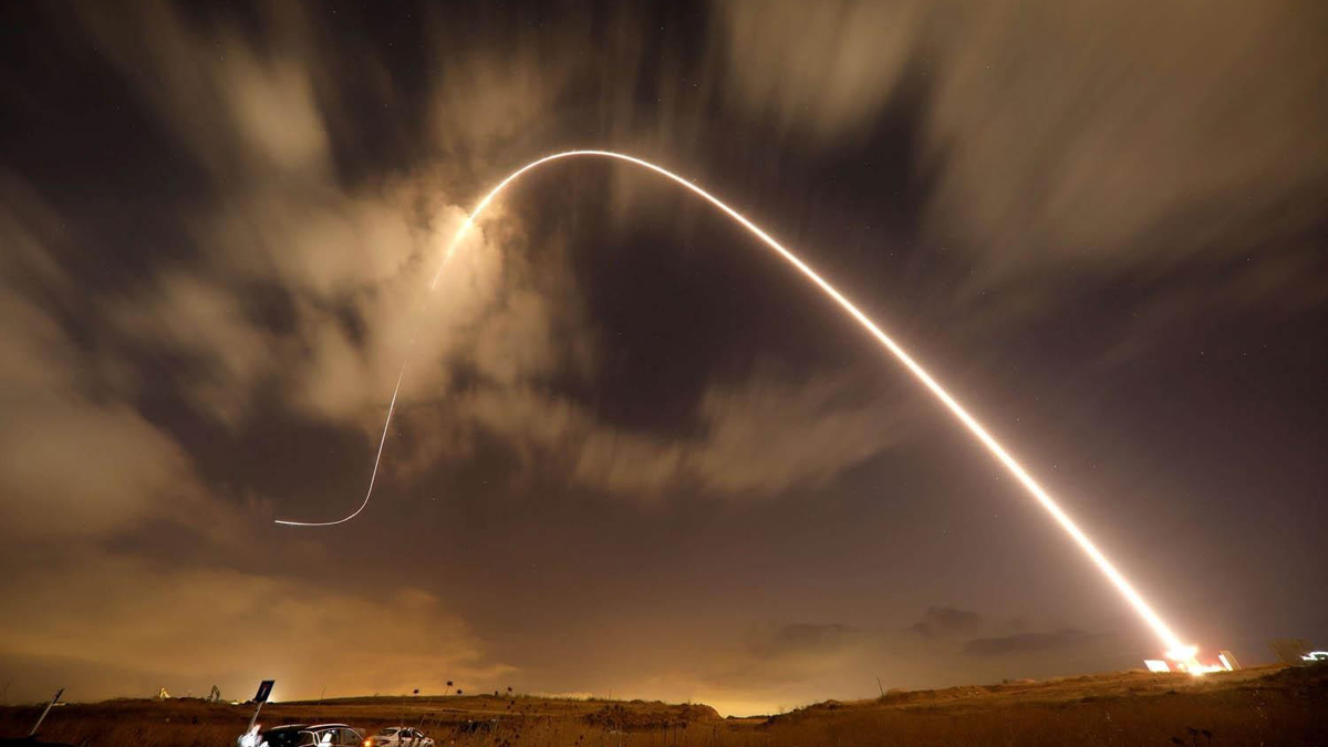 موقع إسرائيلي: مقابل بضع طلقات فلسطينية القبة الحديدية أطلقت صاروخين بـ140 ألف دولار