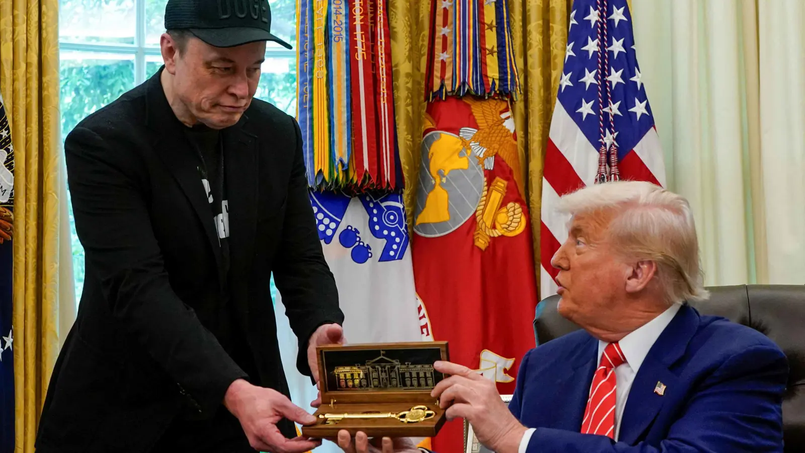 ترامب يشيد بماسك في مؤتمر وداعه بالبيت الأبيض