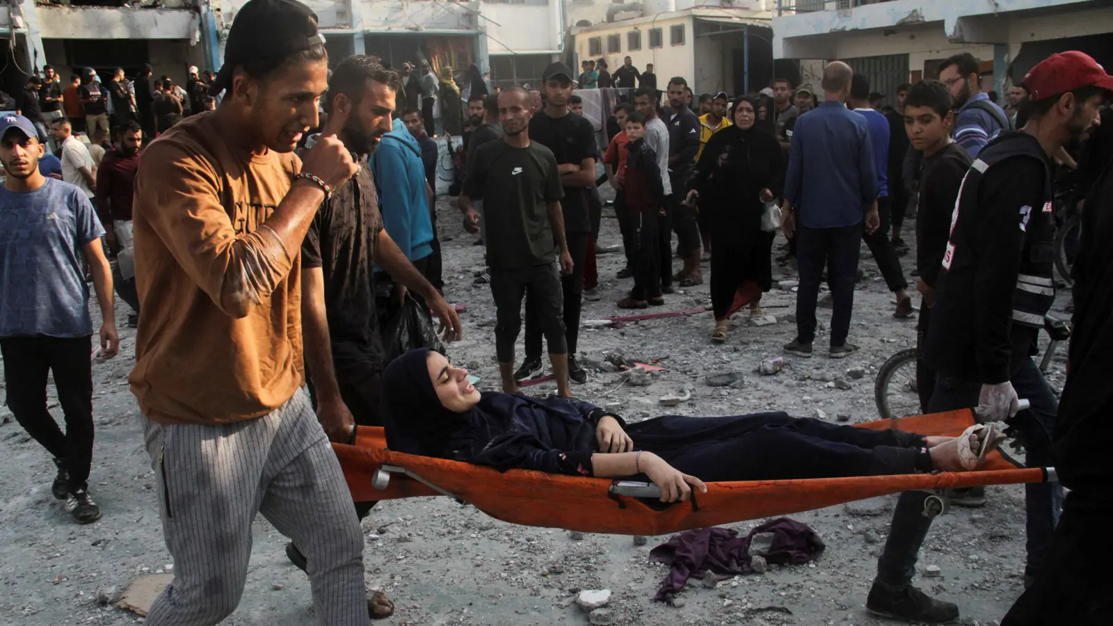 "الموت البطيء".. نقص الأدوية وإغلاق المعابر يهددان مرضى غزة