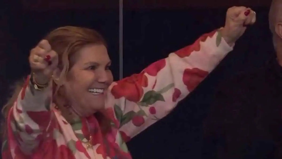 "سبرينت خيالي".. فرحة واحتفال والدة رونالدو بهدفه في مرمى الفيحاء (فيديو)