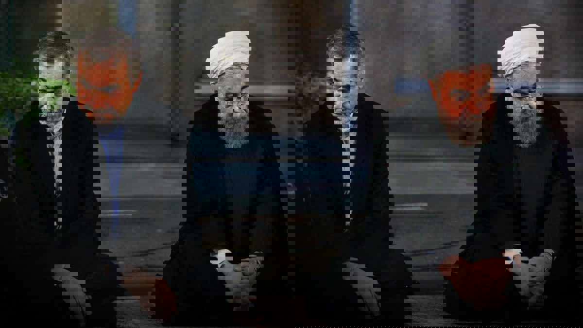 على صلة بشقيق روحاني.. إيران تعيد مطلوبًا بقضايا فساد واختلاس من ألمانيا