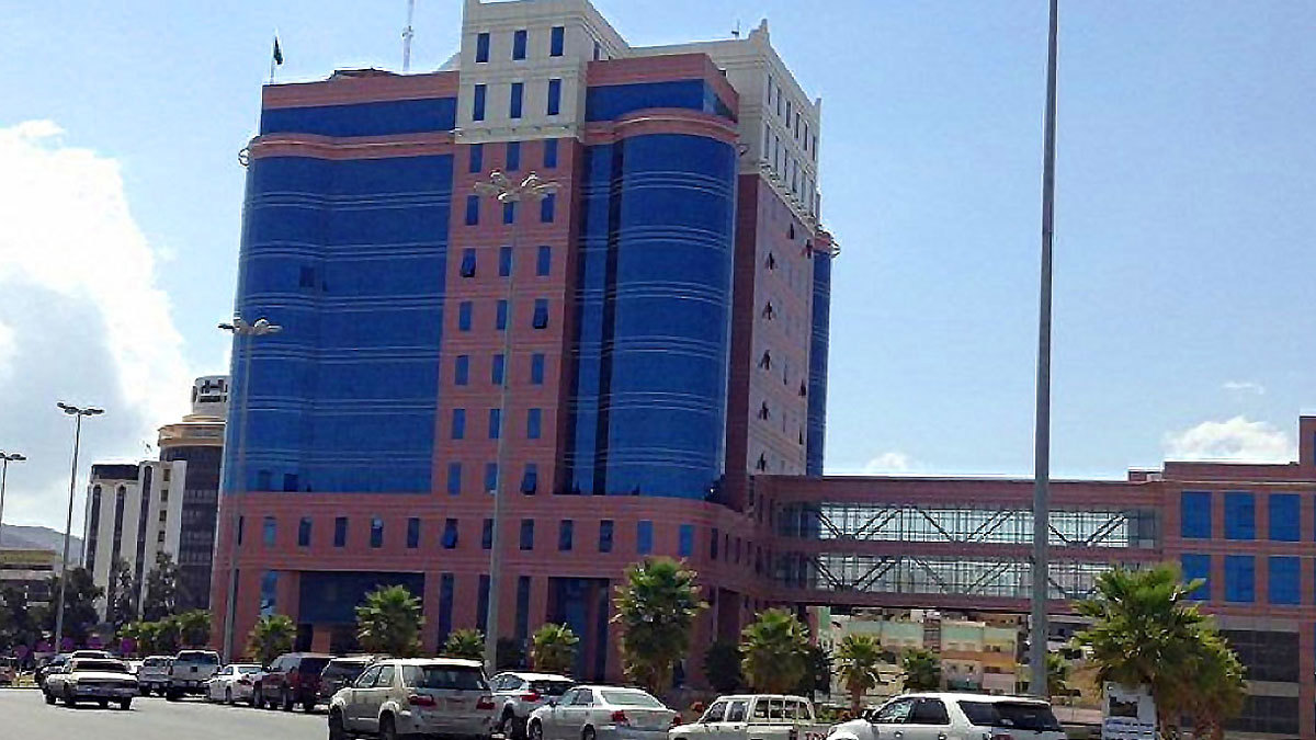 السعودية.. مصادرة 1300 كغم مواد غذائية فاسدة بمطعم في أبها