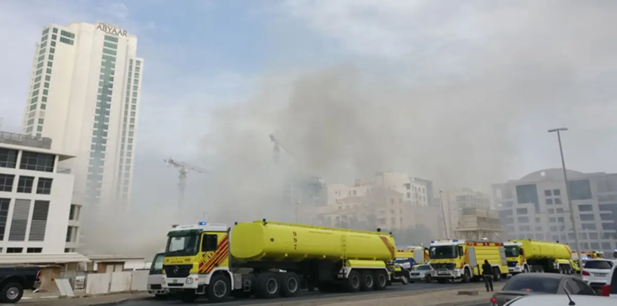 فيديو وصور.. اندلاع حريق في مدينة دبي