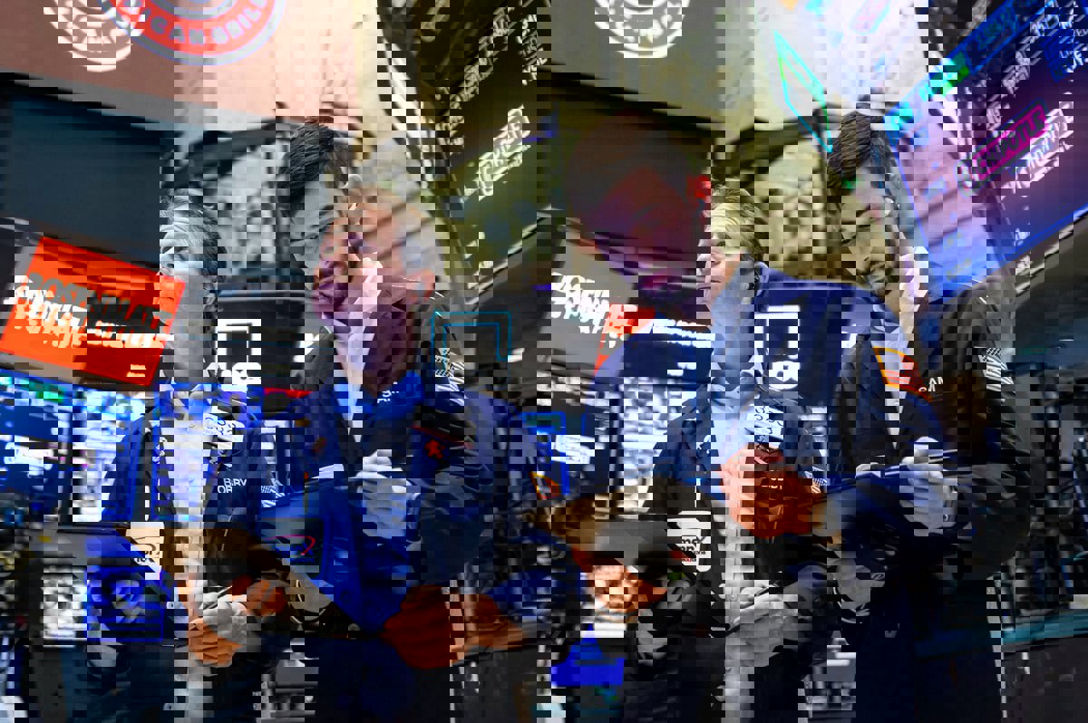 "داو جونز" يغلق مرتفعاً بدعم أسهم القطاع المالي 
