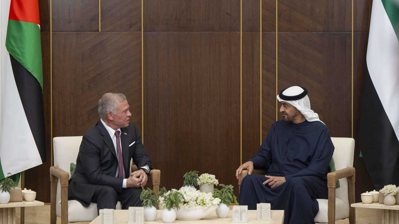 رئيس الإمارات وملك الأردن يبحثان علاقات البلدين والتطورات في المنطقة