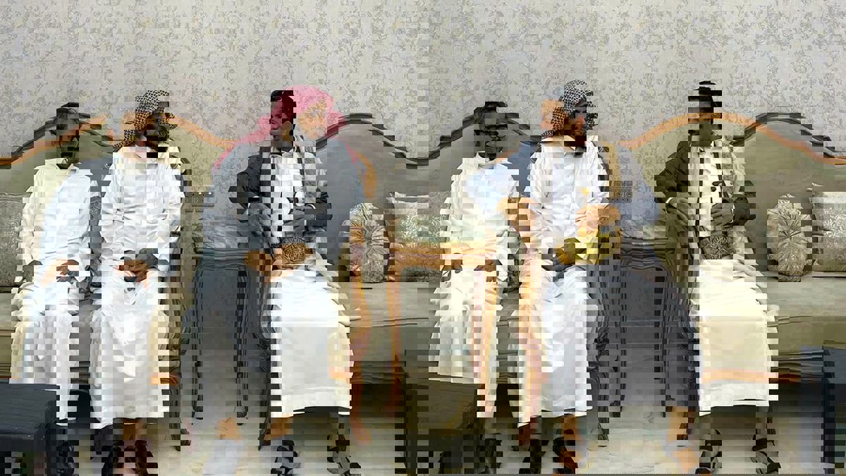 الداعية السعودي الغامدي يدافع عن لقائه البخيتي في مكة