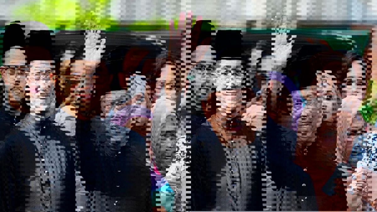 رئيس وزراء ماليزيا الجديد ينفي خيانة مهاتير ويطالب بفرصة