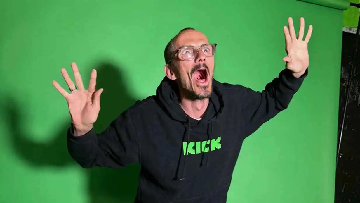 وفاة نجم إنترنت فرنسي أمام الكاميرا تثير استنكاراً واسعاً (فيديو)