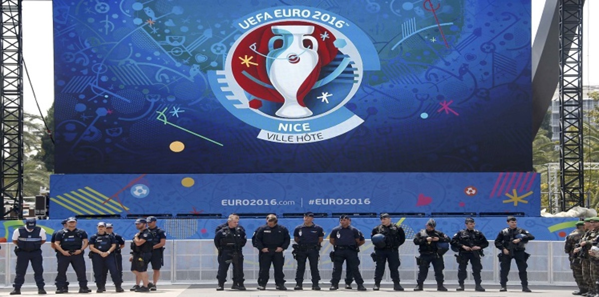 مظاهرات عمالية في استقبال مجسّم يورو 2016 في باريس