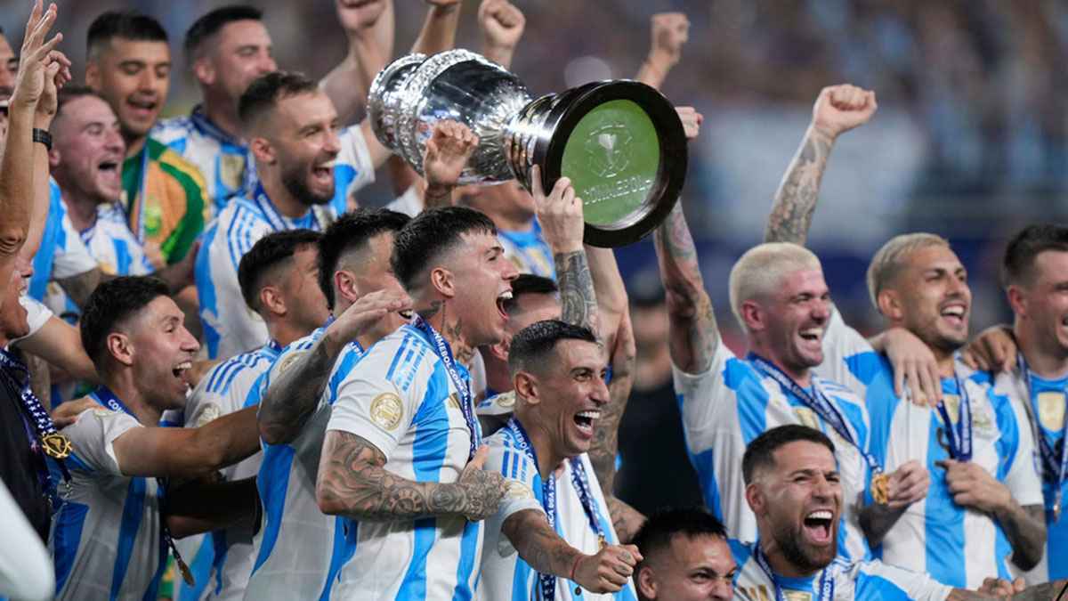 بسبب هتافات عنصرية.. الاتحاد الفرنسي يشكو منتخب الأرجنتين لـ"فيفا"