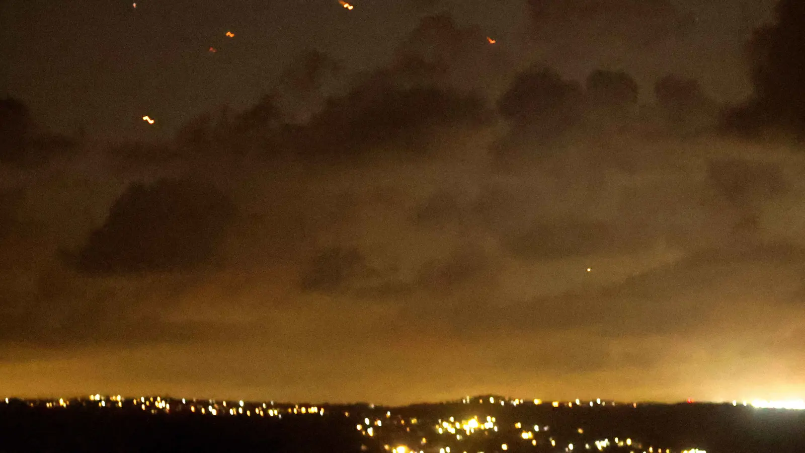 إعلام عبري: رد إسرائيل "صار وشيكا".. وقد يستهدف "النووي الإيراني"