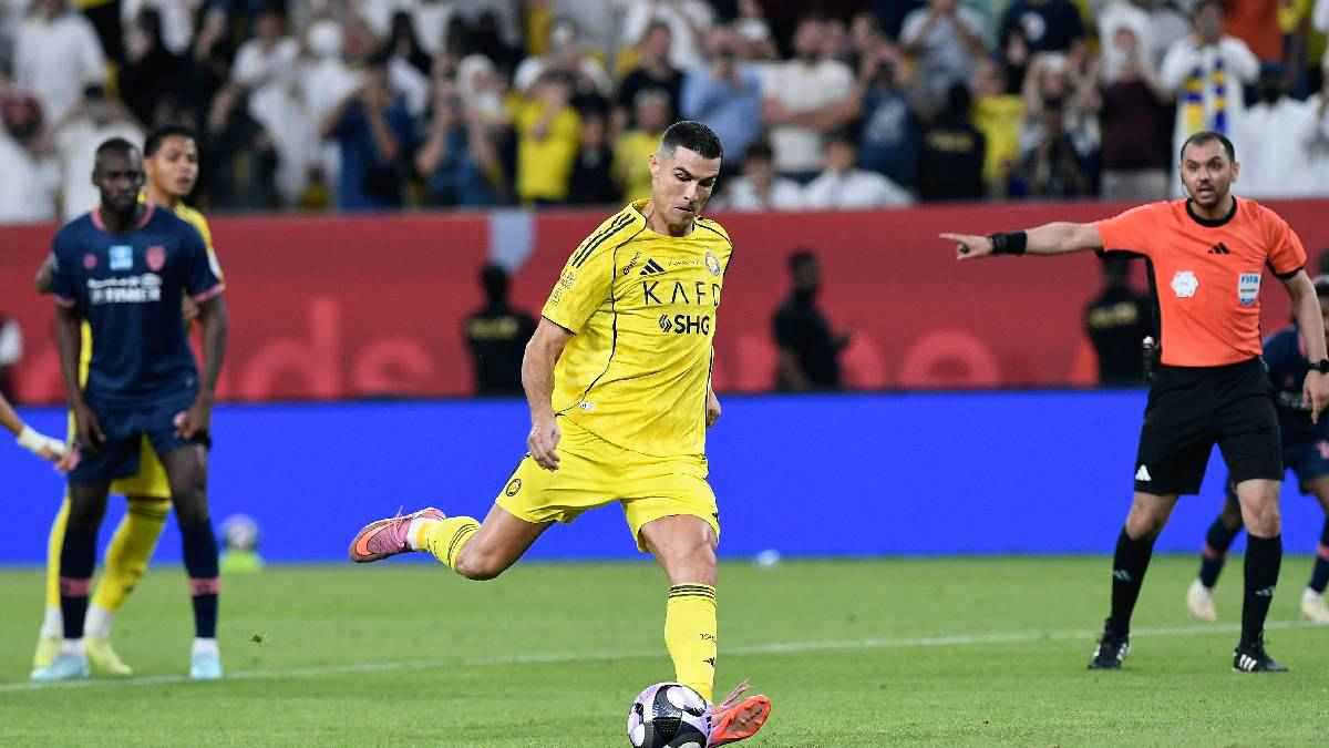 3 خبراء تحكيم يحسمون موقفهم من ضربة جزاء النصر ضد الفيحاء (فيديو)