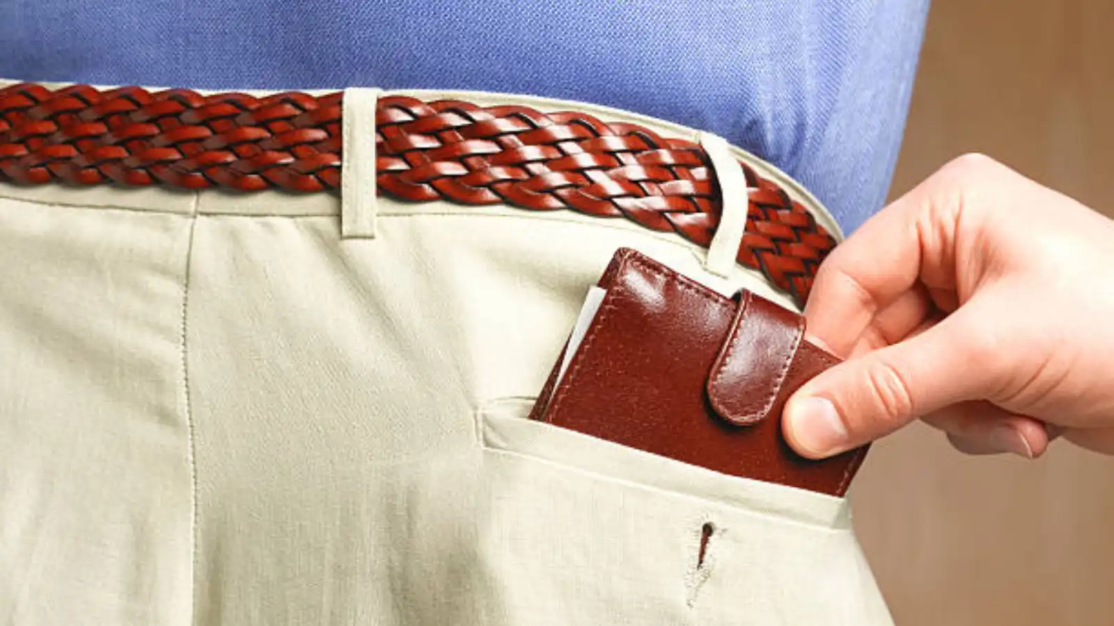 اختار الضحية الخطأ.. عداءة أولمبية تطارد لصا في شوارع لندن (فيديو إرم)