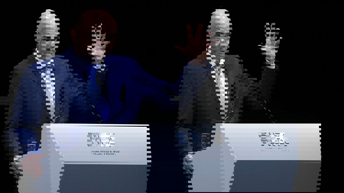 الفيفا يوصي بتأجيل كل المباريات الدولية في مارس وأبريل