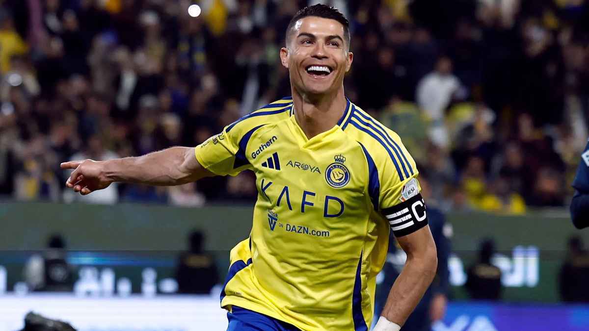 مكافأة تاريخية.. رونالدو يجني ثمار "معجزة" الهلال