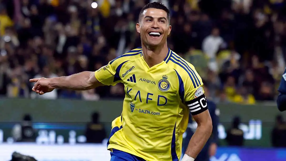 مكافأة تاريخية.. رونالدو يجني ثمار "معجزة" الهلال