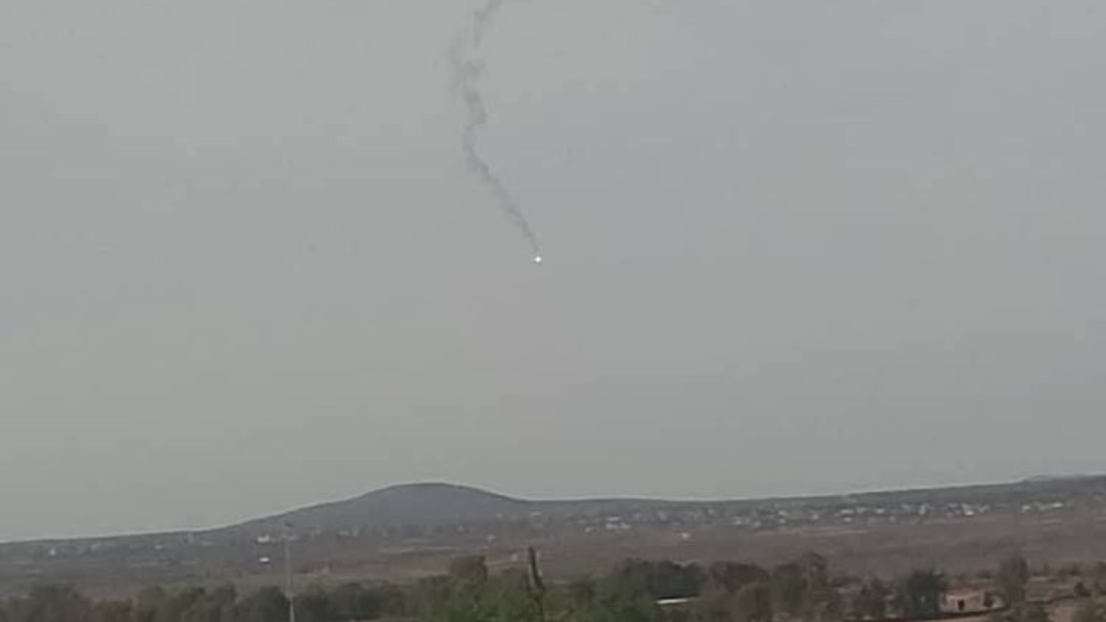 إسرائيل تتوغل في ريف القنيطرة الجنوبي وتقصفها بقنابل مضيئة (صور)