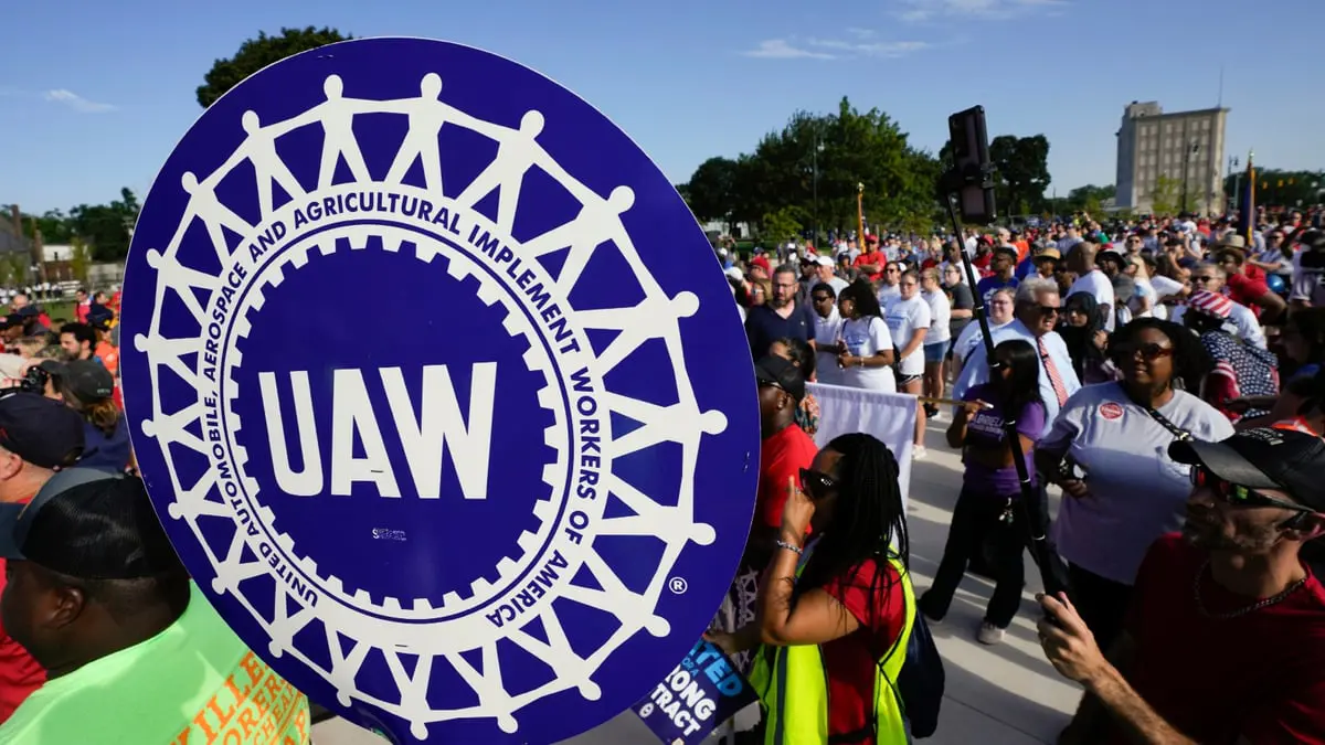 كيف سيؤثر إضراب موظفي شركات صناعة السيارات الأمريكية على الأسعار؟
