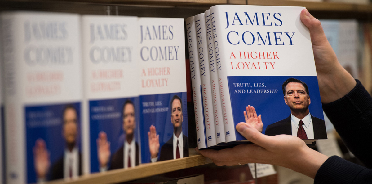 مبيعات كتاب جيمس كومي عن ترامب تصل إلى 600 ألف نسخة في الأسبوع الأول