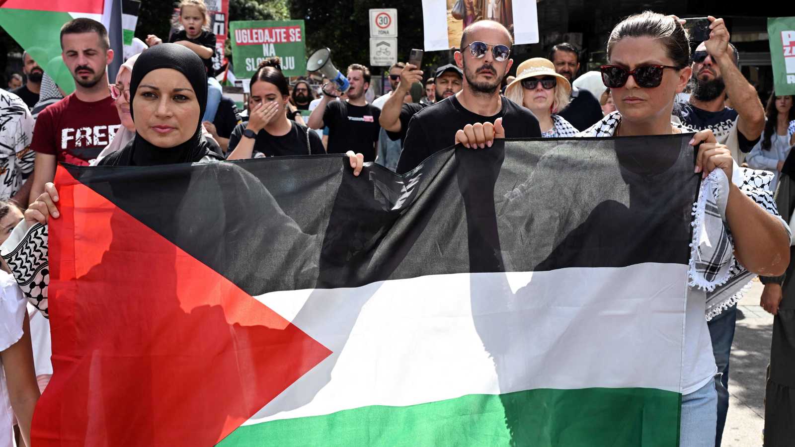 بريطانيا وكندا وأستراليا تعترف رسميا بدولة فلسطينية