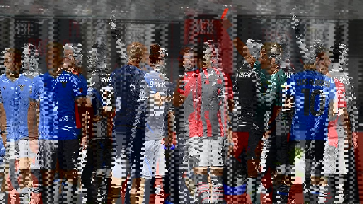 إيقاف ماوريتسيو ساري مدرب لاتسيو مباراتين بعد طرده أمام ميلان