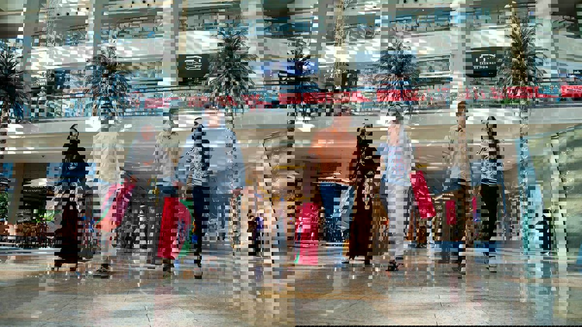 مول صيني يشجع الأزواج على التسوق مع زوجاتهم بالألعاب الإلكترونية (صورة)