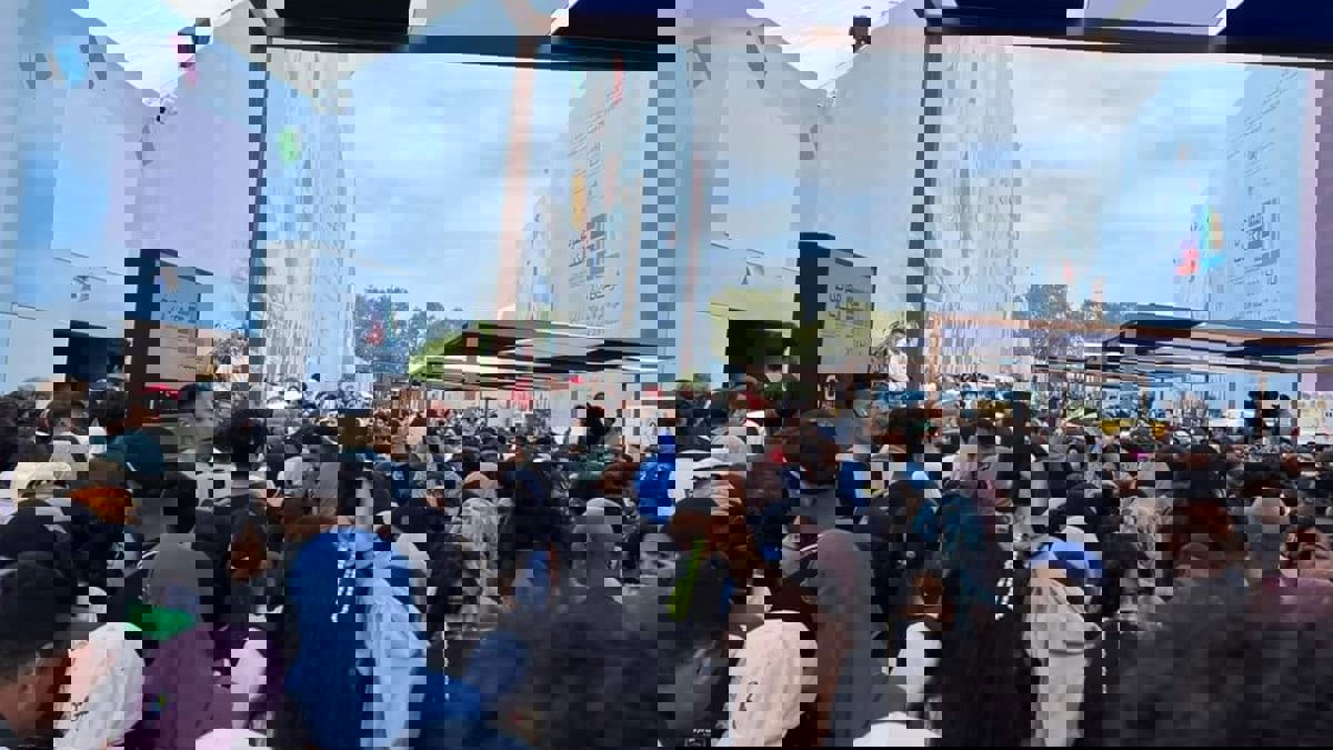  تدافع وإغماءات في معرض الرباط للكتاب بسبب روائي سعودي (فيديو وصور)