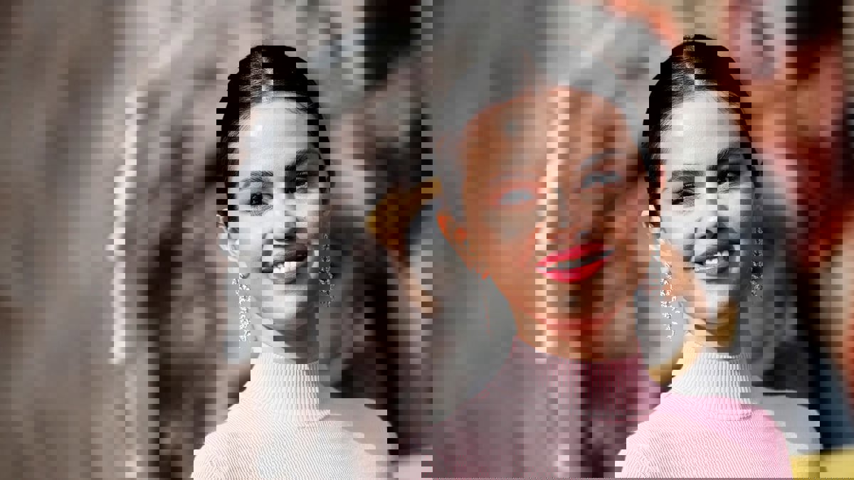 سيلينا غوميز: أغاني أريانا غراندي تجعلني في مزاج رائع