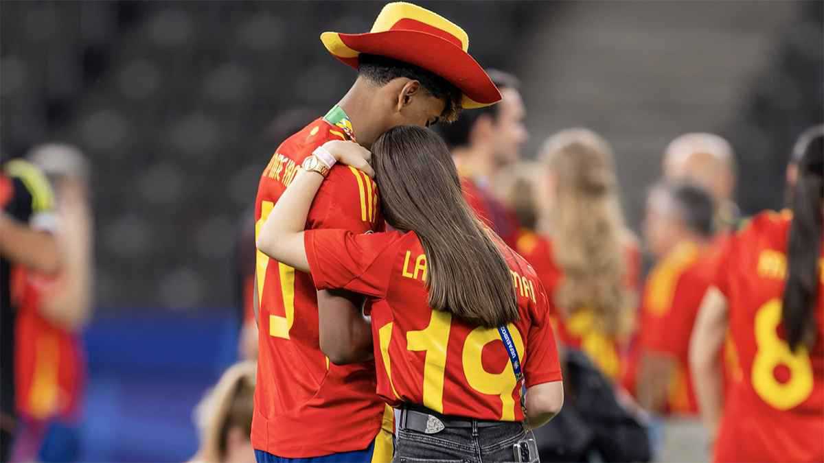 صورة "قبلة" مثيرة.. لامين يامال يصدم متابعيه بتصرف غريب (شاهد)