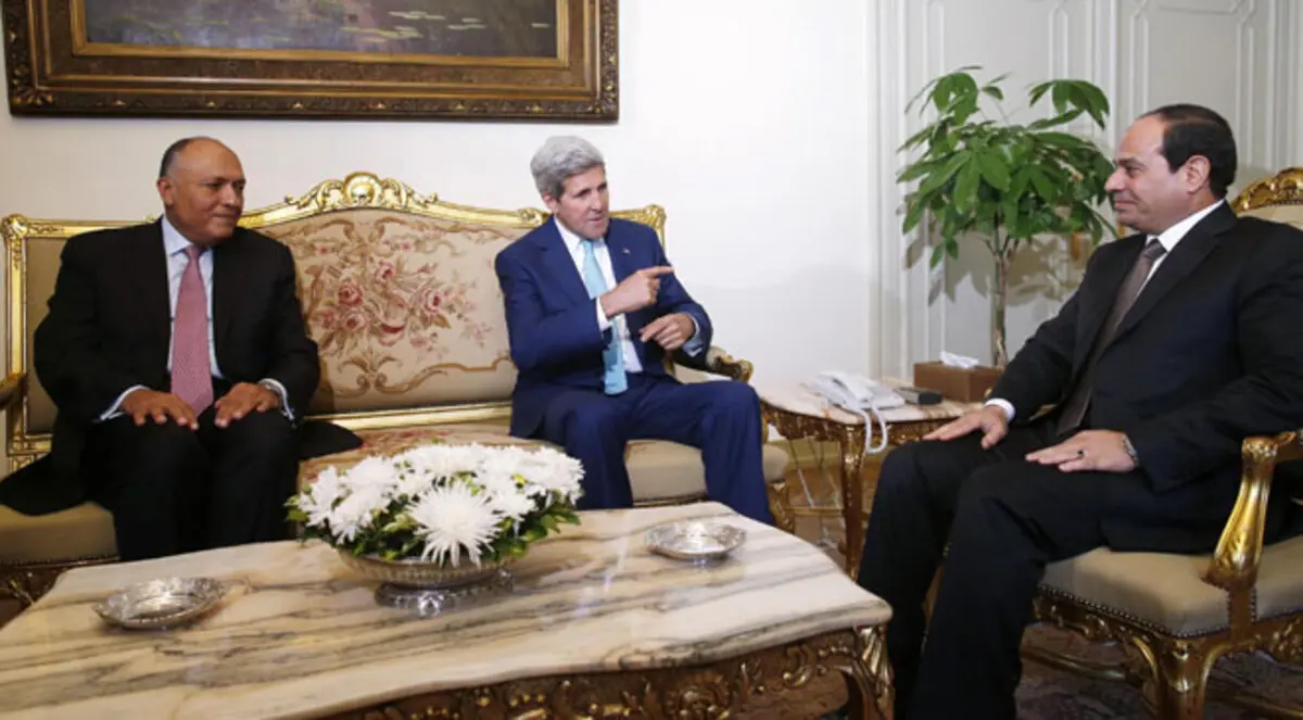 حرس السيسي يفتش كيري في واقعة غير مسبوقة