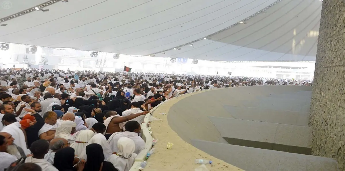 الحجاج يواصلون رمي الجمرات.. والمتعجلون يختتمون المناسك في ثاني أيام التشريق