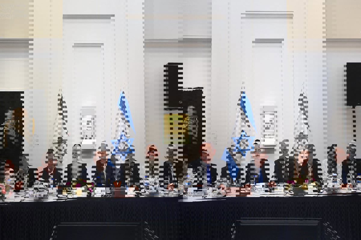 تهديد إيران لتل أبيب بـ"حرب إبادة" يشعل الكابينت الإسرائيلي