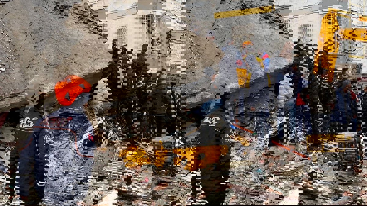 صحف عالمية: جهود إنقاذ "يائسة" في تركيا وسوريا.. وأزمة داخل الكونغرس الأمريكي