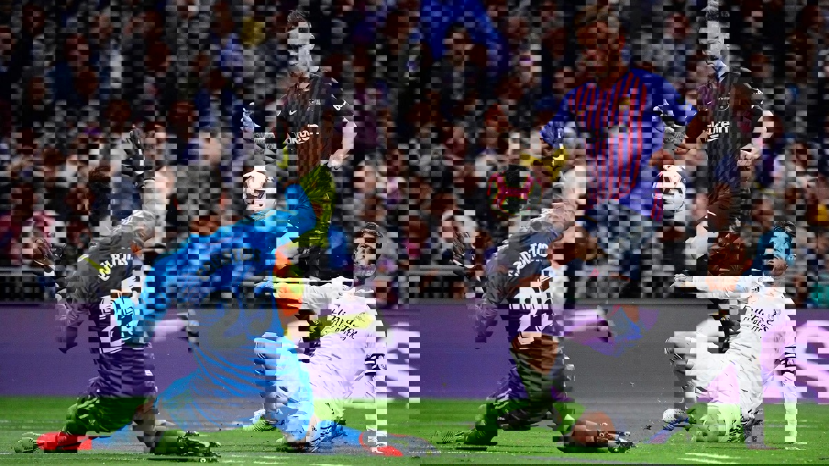 الدوري الإسباني.. برشلونة يقضي على أحلام ريال مدريد وأتلتيكو مدريد يرفض الاستسلام