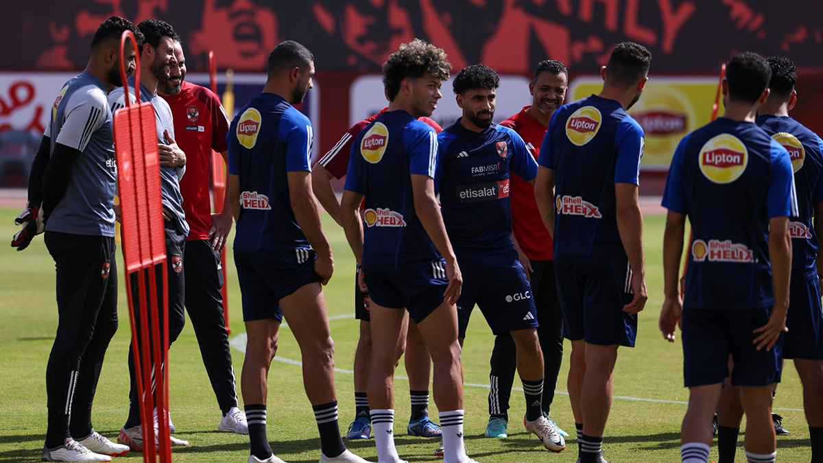 مليونا دولار.. نجم الأهلي يصدم ناديه بمطالب تجديد عقده