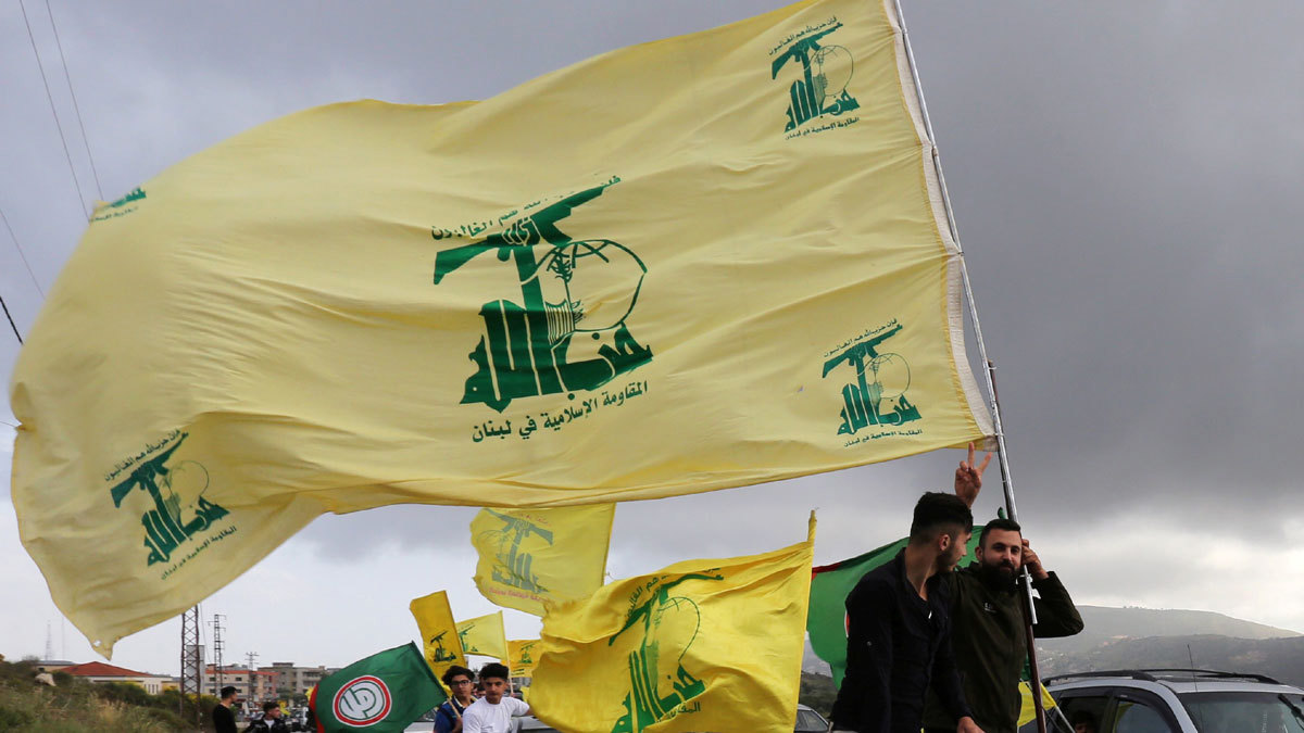 تقرير عبري: إستراتيجية إسرائيلية جديدة لإبعاد الشارع اللبناني عن "حزب الله"