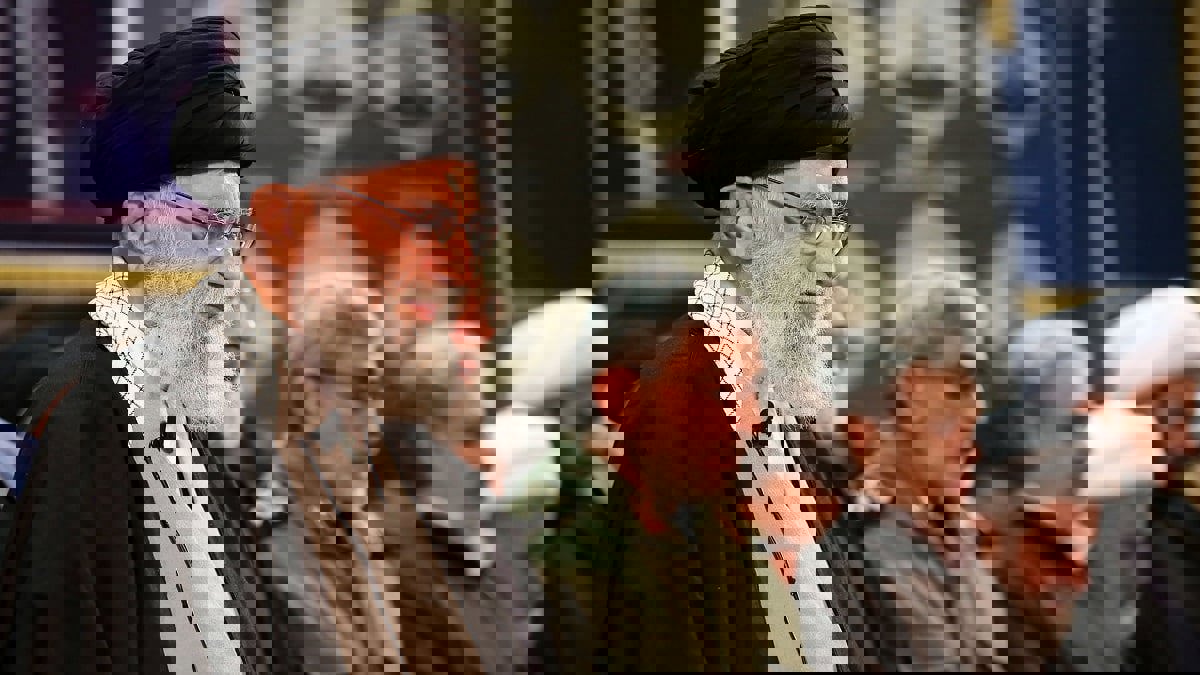 غضب واسع في إيران بسبب تناقض النظام واستغلال خامنئي وروحاني تظاهرات الأمريكيين عقب مقتل فلويد