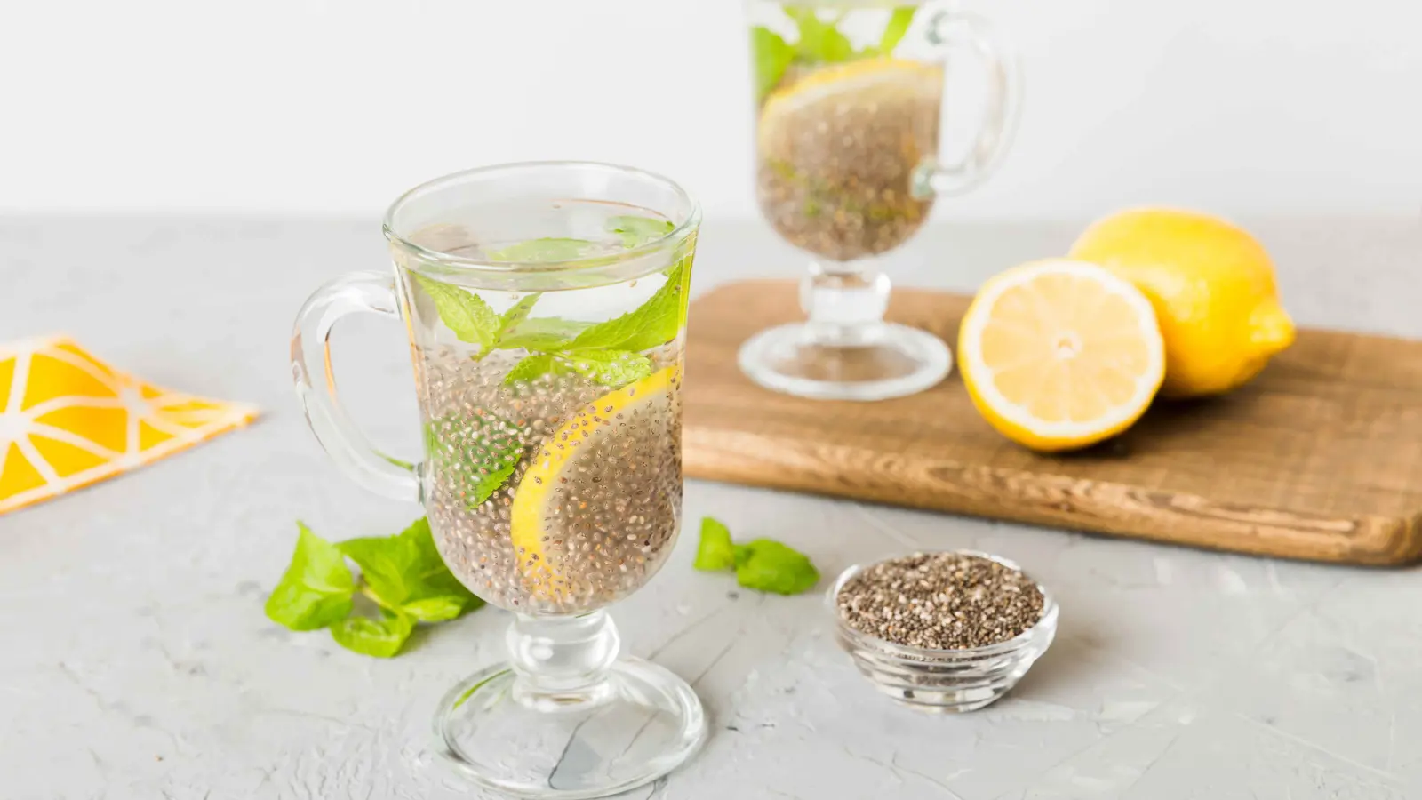 تحذيرات من "ماء الشيا".. كيف يعبث بتأثير الأدوية؟